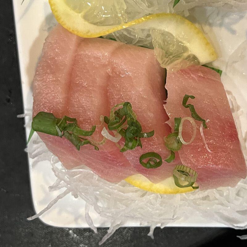 Yellowtailsashimi